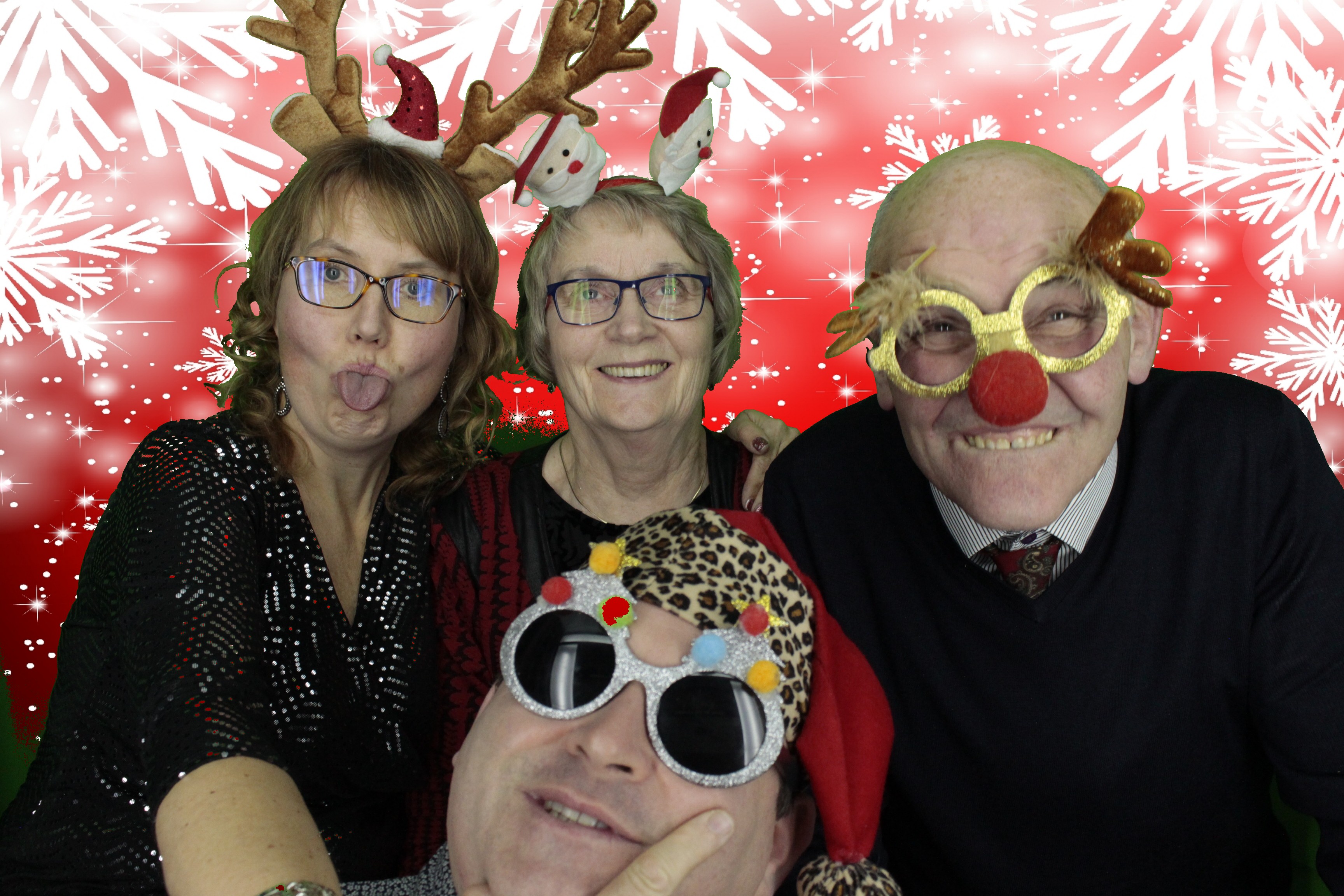Silvermere Christmas Party | View more photos from the event at gallery.myphotoboothexperience.co.uk/u/MyPhotoBoothExperienceLtd/Silvermere-Christmas-Party-3